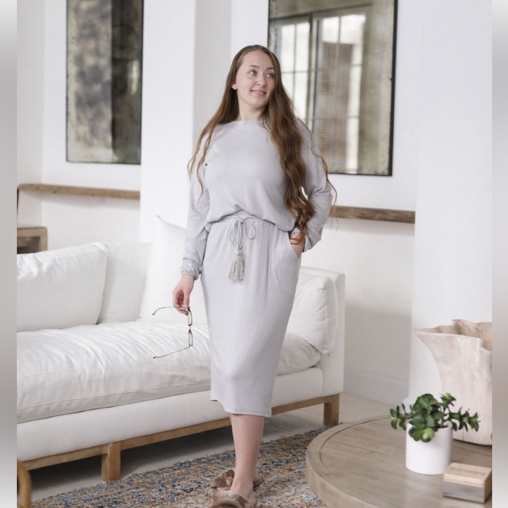 Dainty Jewells Time Stands Still set in gray